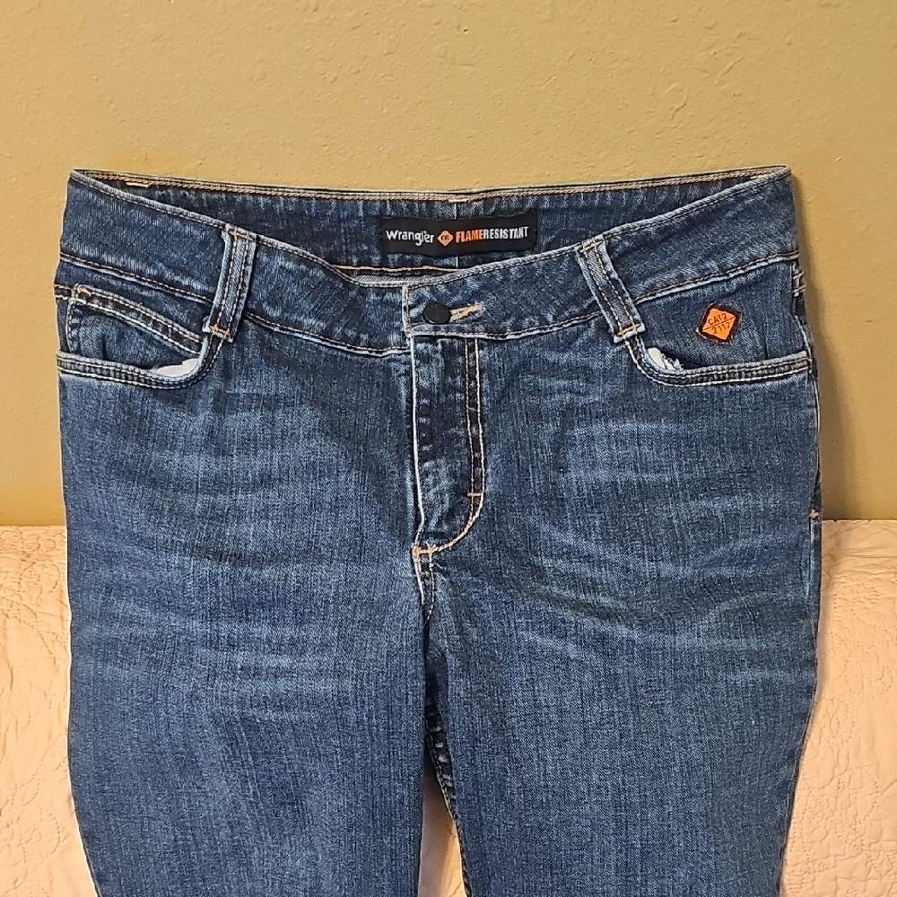 Wrangler Women’s Dark Blue Straight-Leg Jeans